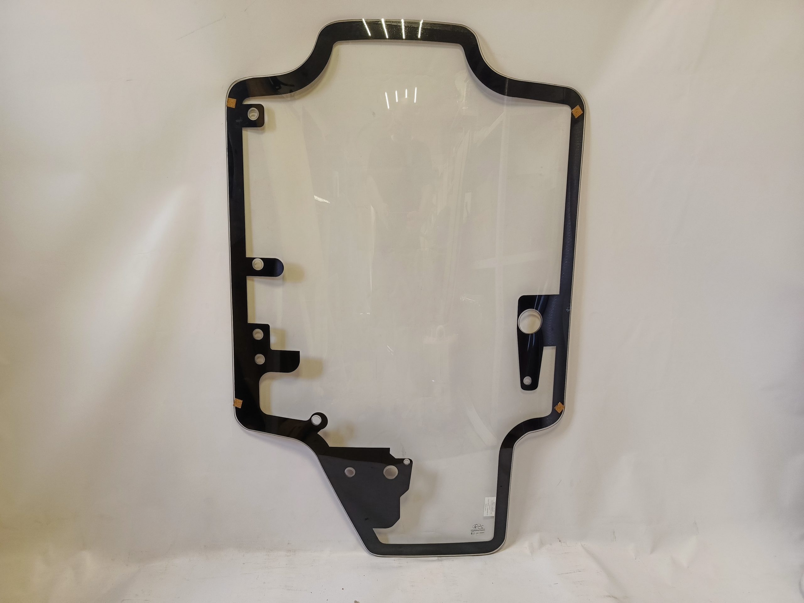 Case 054 (K) Мини-погрузчик Case SV 250 V / Case SV 250 C / Case SV 185 V / Case SV 185 C 2009- стекло лобовое (с отверстиями под дворник снизу) (закаленное) 84344565SB 47405930