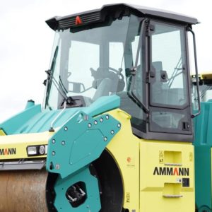 Артикул Ammann 009 (К) Каток Ammann ARX 90 Стекло лобовое центральное (закаленное)