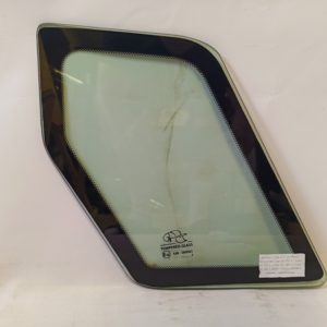 Case 072 (K) Мини-погрузчик Case SV 250 V / Case SV 250 C / Case SV 185 V / Case SV 185 C 2009- стекло лобовое нижнее правое (закаленное) 84259722